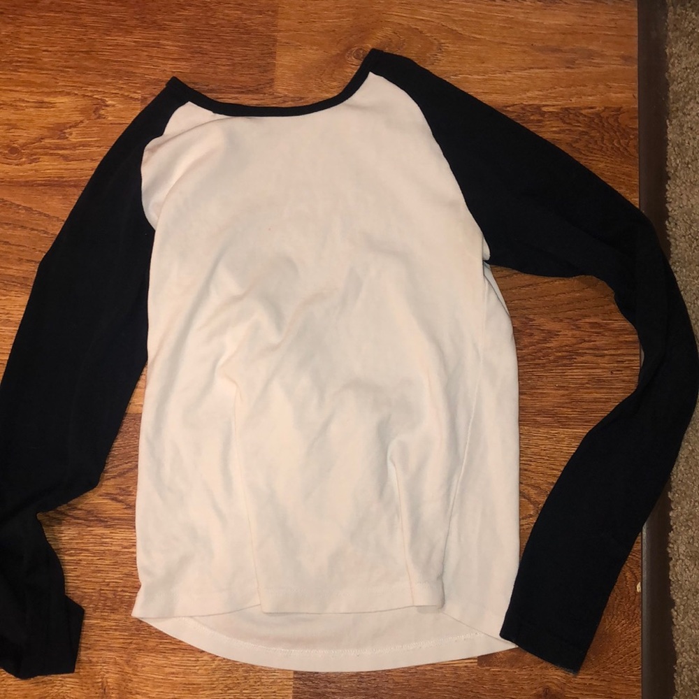 Super cute long sleeve baseball tee!